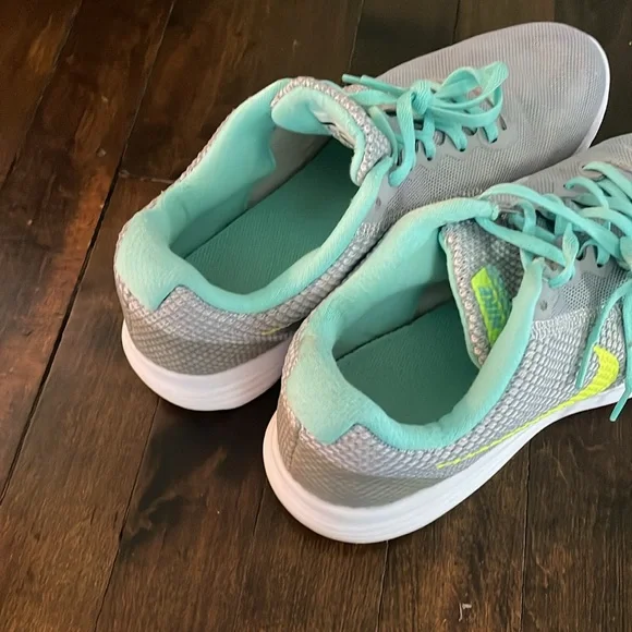 Nike Revolution Sneakers - Picture 7 of 7